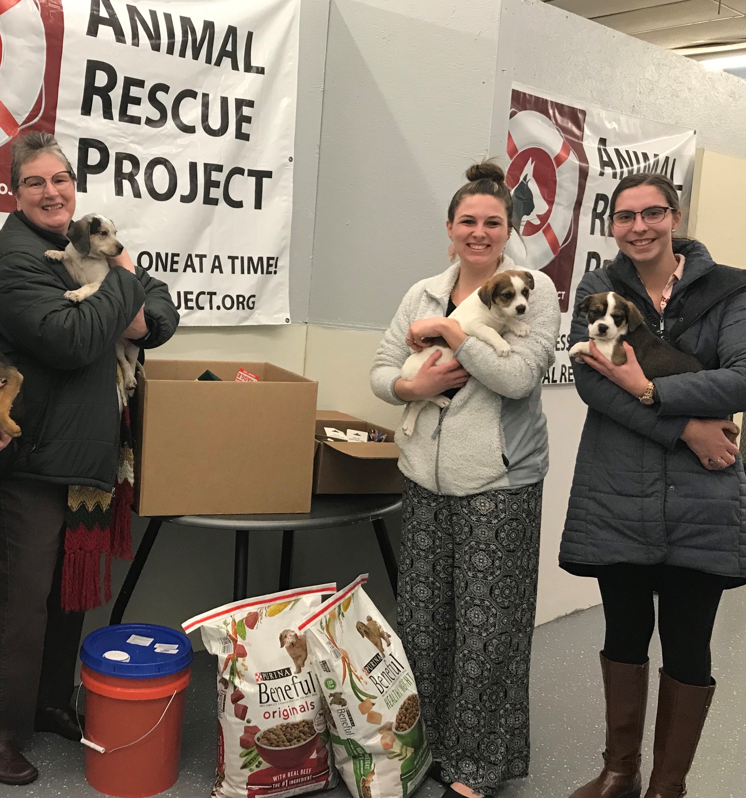 BlueOx Credit Union provides pet supplies to the Animal Rescue Project in Kalamazoo.